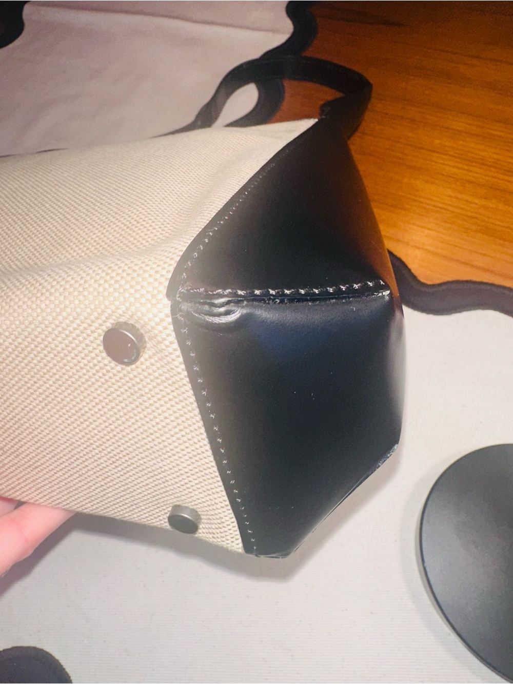 Bally Canvas & Leather Shoulder Bag | Made in Italy | Quiet Luxury | Vintage - Picture 11 of 14